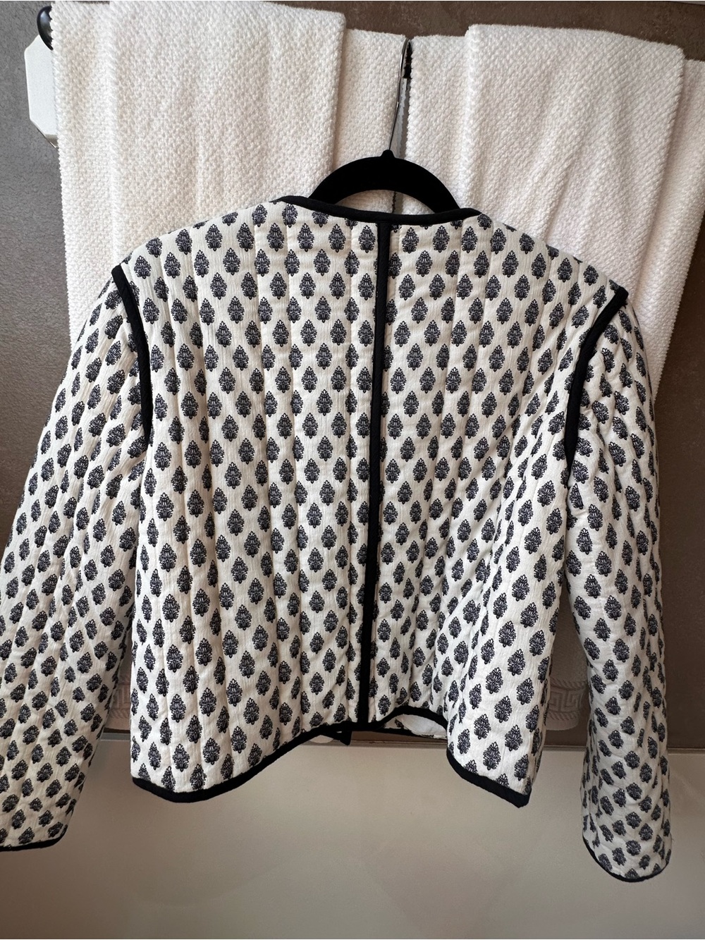 H&M Cream Quilted Blazer with Black Trim - Picture 7 of 7